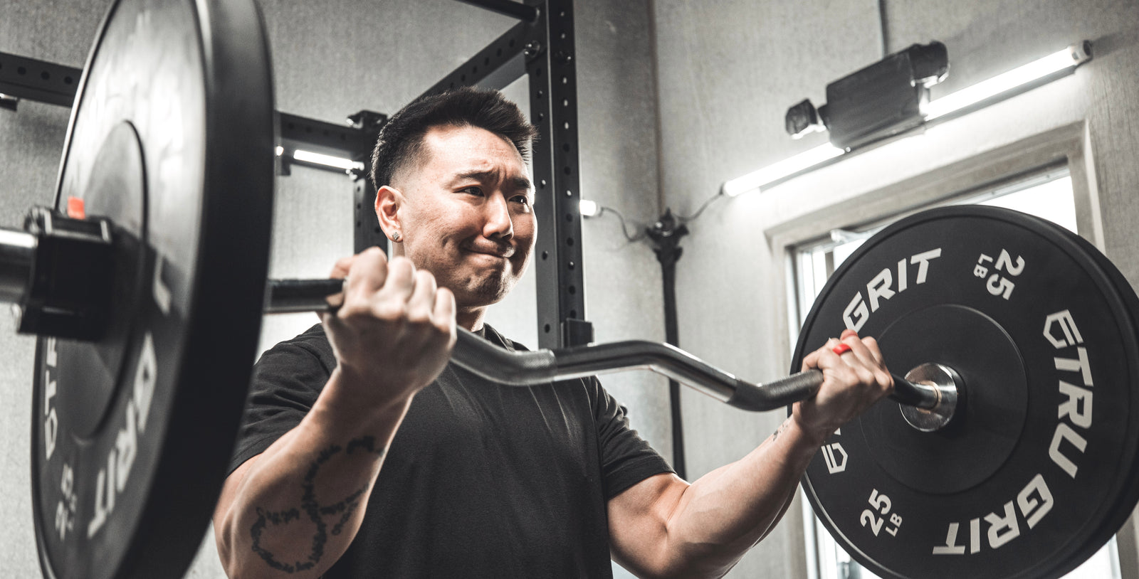EZ Curl Bar vs. Straight Bar Which Should I Use?